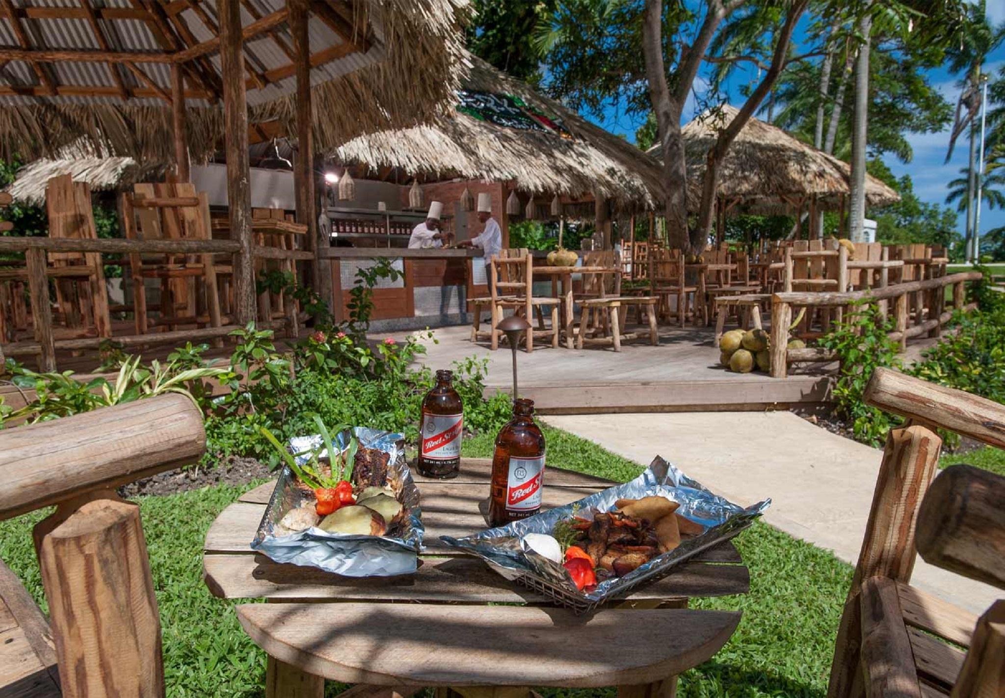 Sandals Ochi Beach Resort All Inclusive (Adults Only) オーチョ・リオス エクステリア 写真